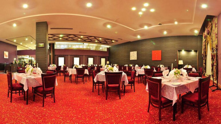رستوران رز هتل پردیسان مشهد